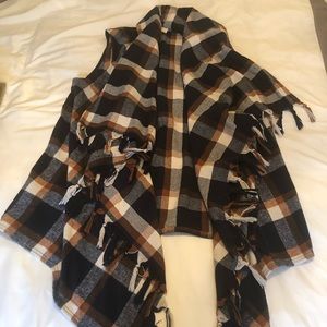 Plaid Shawl w/Fringe by Entro New w/o Tags - Large